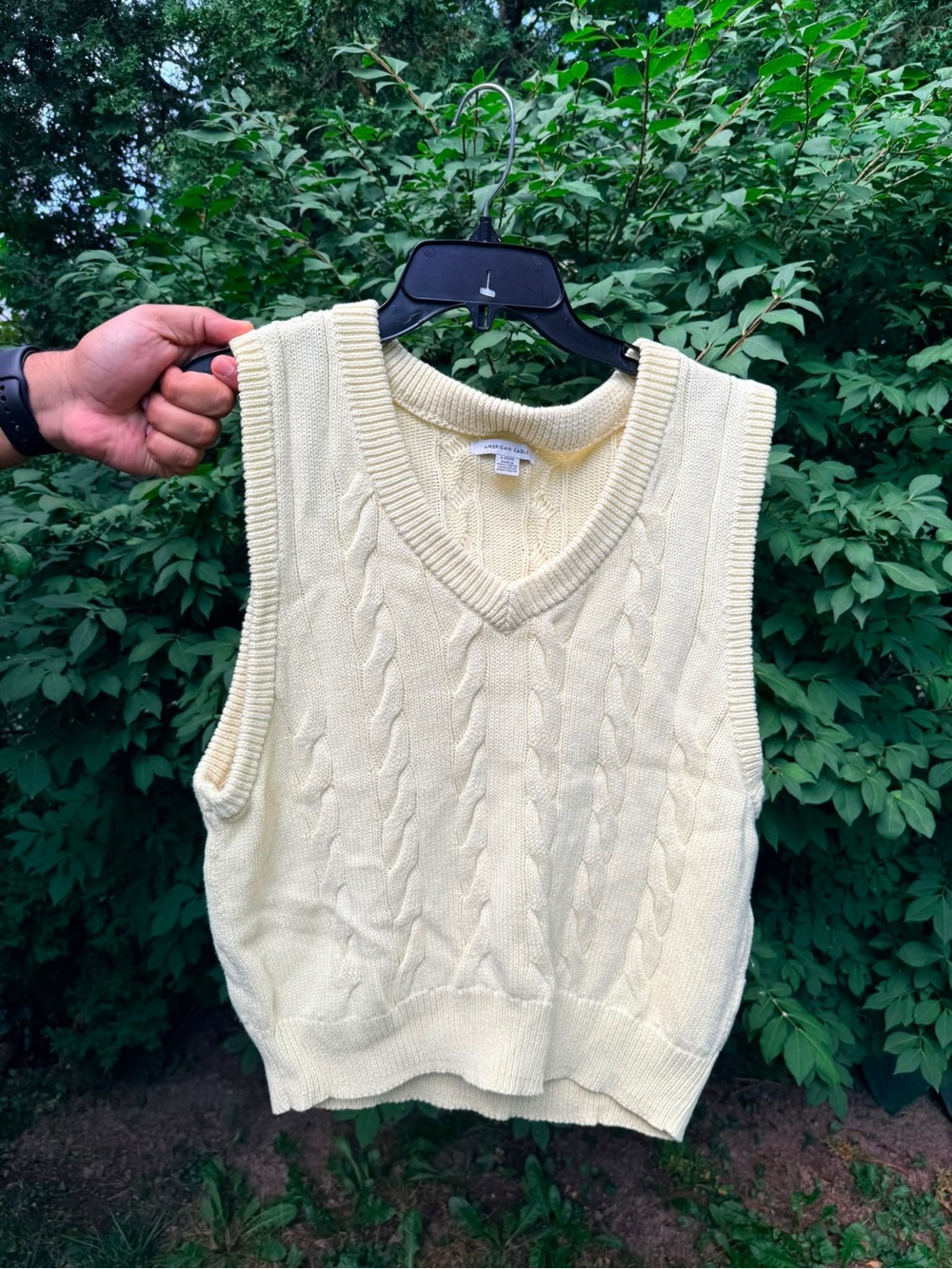 American Eagle Outfitters Cable-Knit V-Neck Sweater Vest - Cream